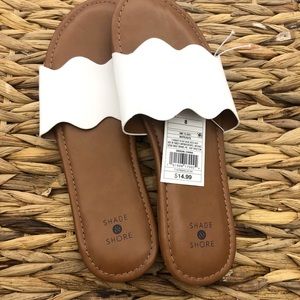 Shade & Shore White Wavy Slip On Sandals 8